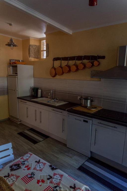 Kuchyň nebo kuchyňský kout v ubytování Domaine de Sonnard