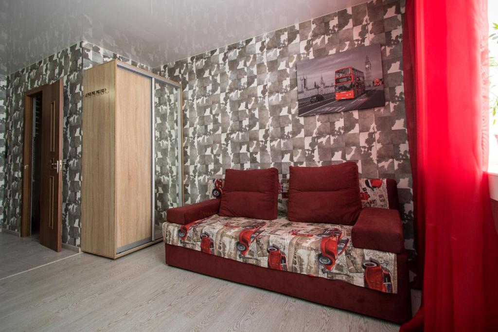 ドニプロにあるАпартаменты-студия на пр Гагаринаのベッドルーム1室(ベッド1台付)