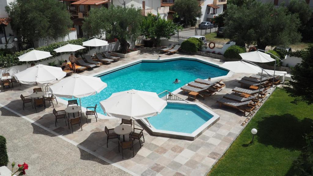 an overhead view of a swimming pool with umbrellas at Evridiki Hotel in Fourka
