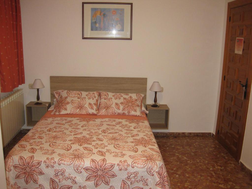 Posteľ alebo postele v izbe v ubytovaní Hostal Alvaro I