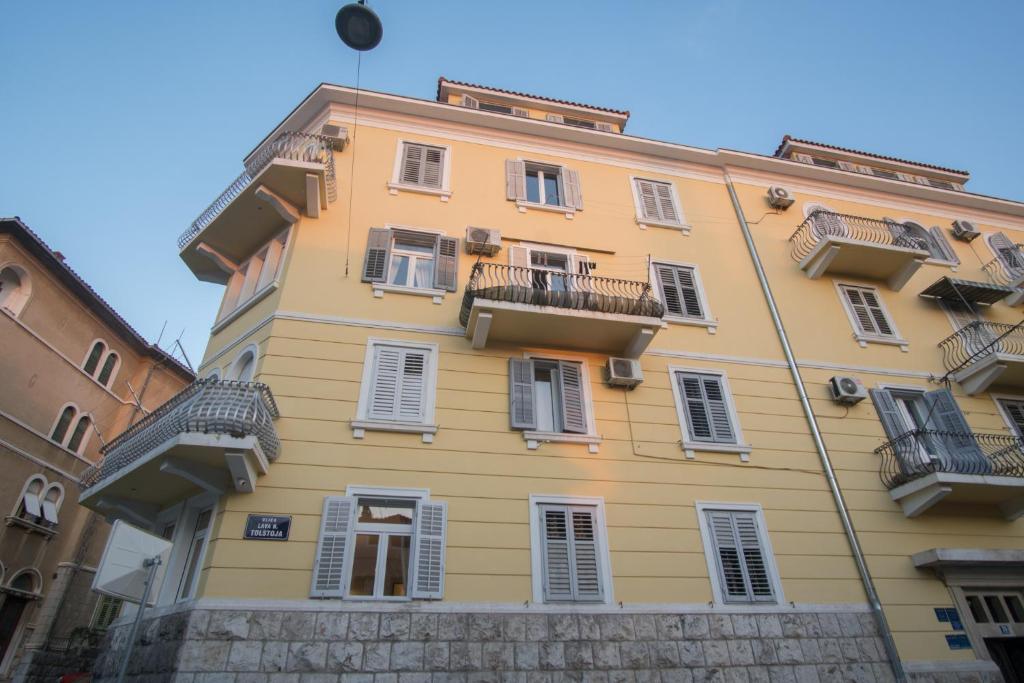Budova, v ktorej sa apartmán nachádza