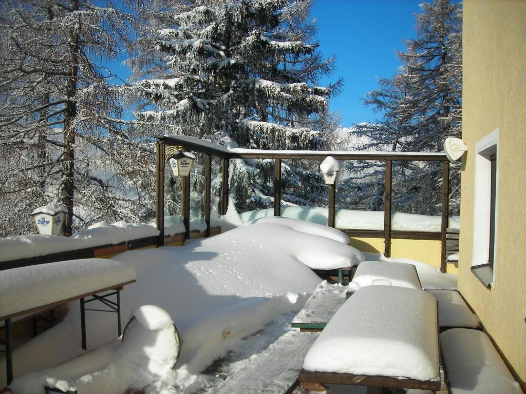 Skihütte Zams v zimě