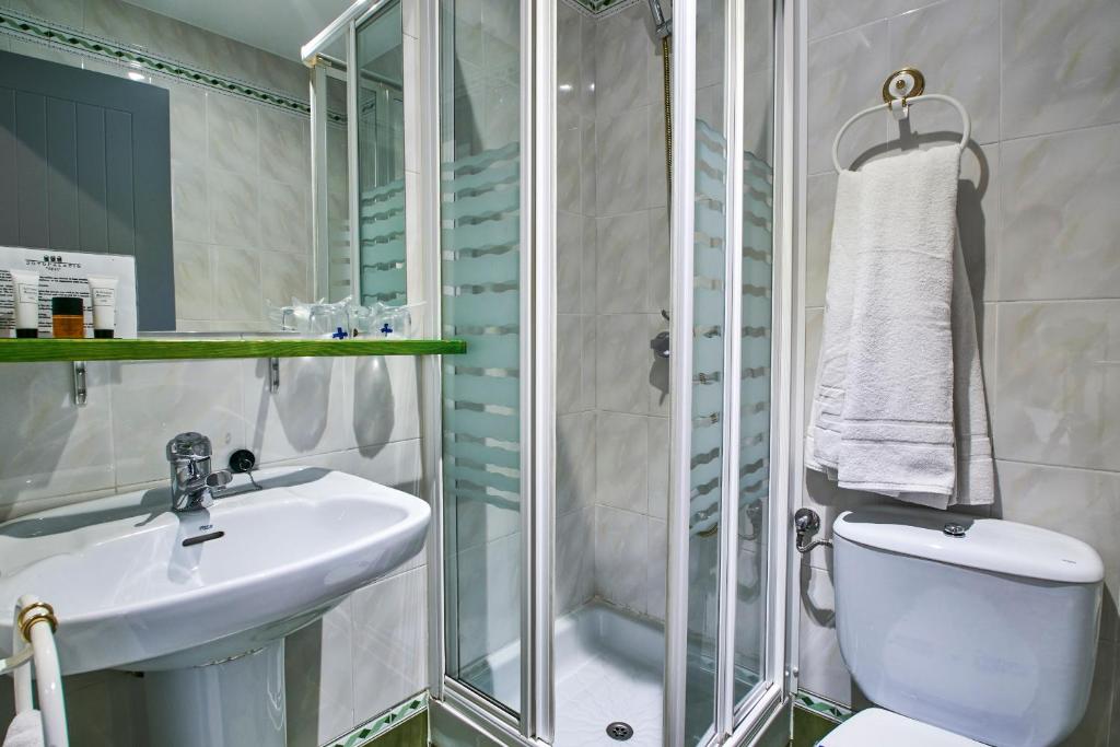A bathroom at Sotopalacio HSR