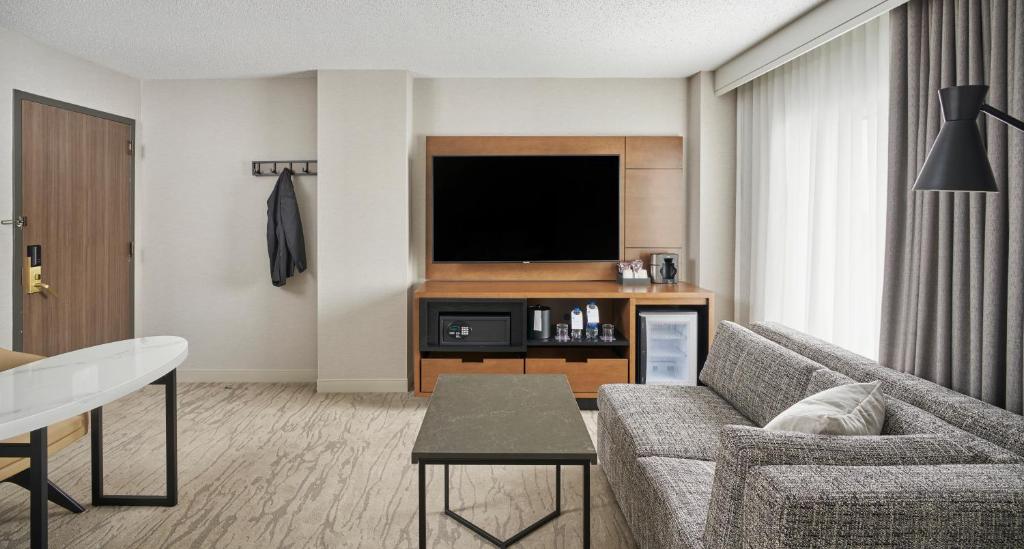Hyatt Regency Deerfield - Suite