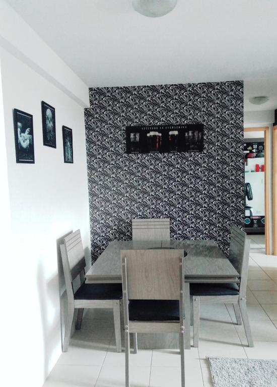  Apt alto padrão todo mobiliado e decorado em cond. Fechado