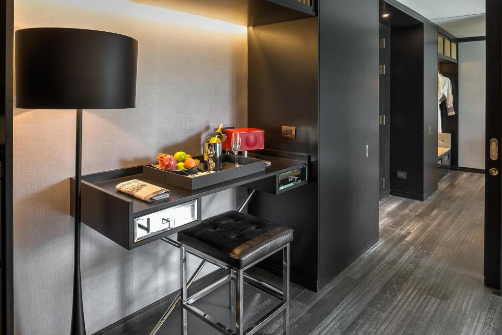 A compact in-room refreshment and work station beside the entry hall.