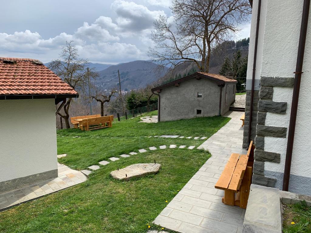 a view of a yard with a bench and a building at Agriturismo Campolungo in Cutigliano