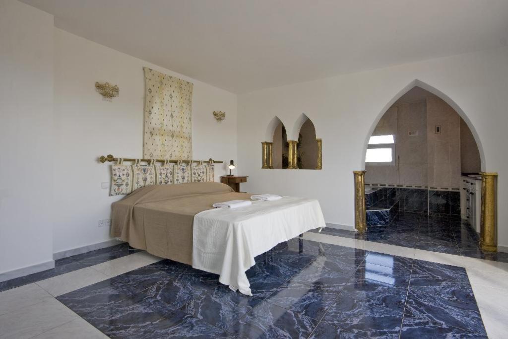A bed or beds in a room at Villa Cora
