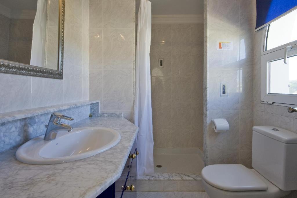 A bathroom at Villa Cora