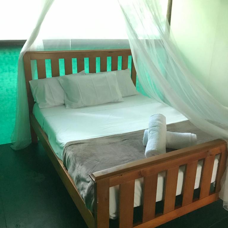 Postel nebo postele na pokoji v ubytování Daintree Crocodylus