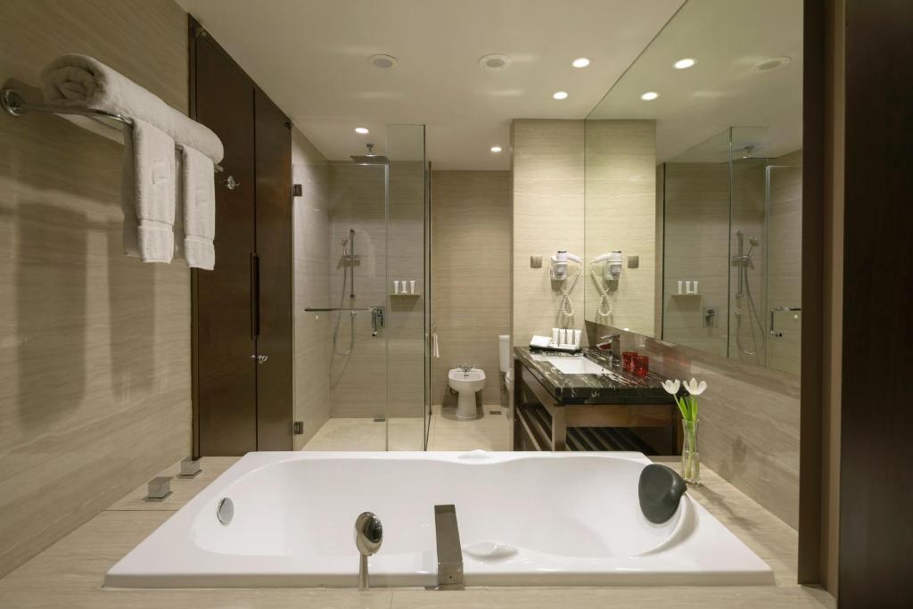 Koupelna v ubytování Gran Melia Jakarta
