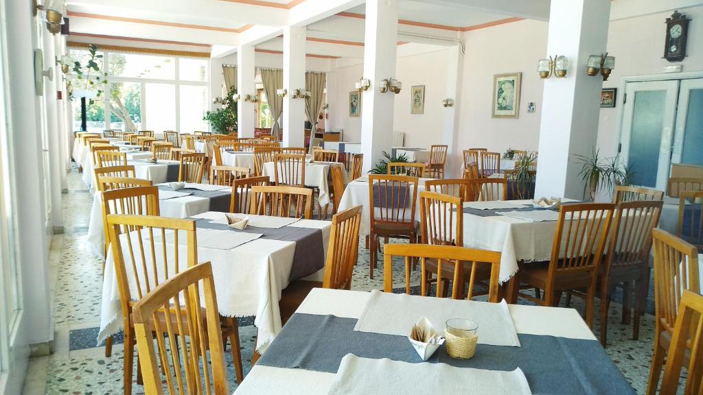 Restaurace v ubytování Nireus Hotel