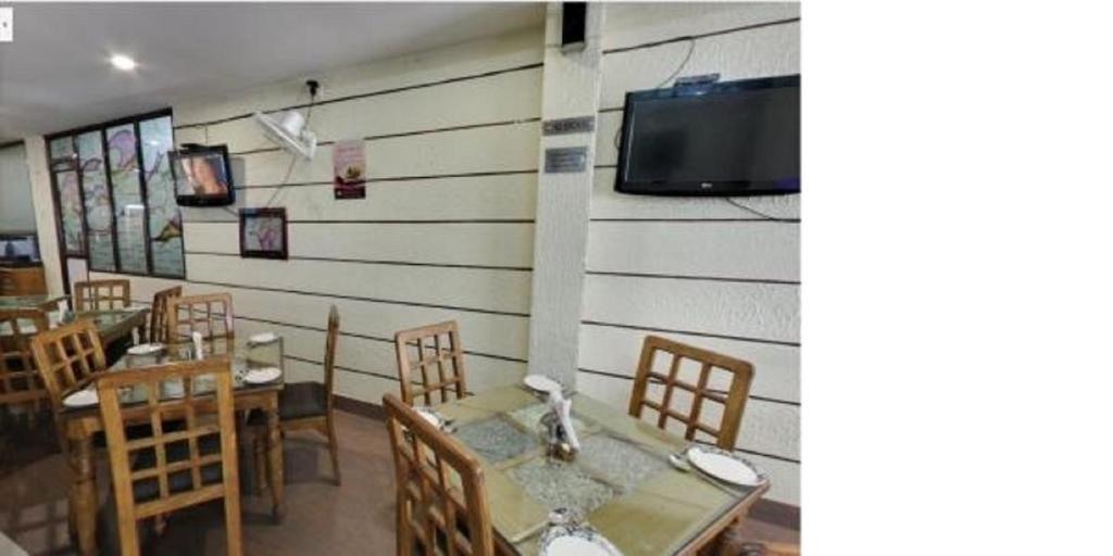 TV a/nebo společenská místnost v ubytování Hotel Landmark