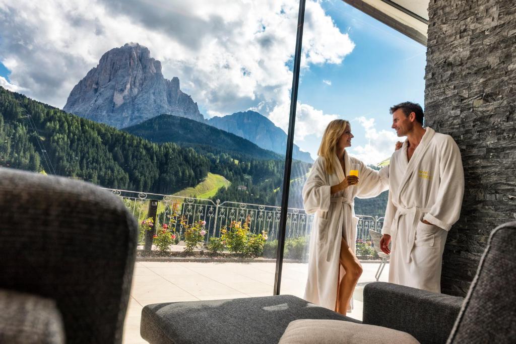 Nespecifikovaný výhled na hory nebo výhled na hory při pohledu z hotelu