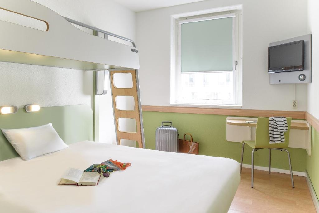Postelja oz. postelje v sobi nastanitve ibis budget Basel Pratteln