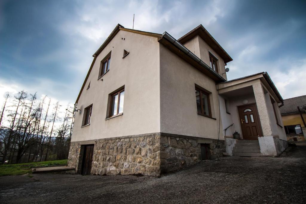 Budova, kde se prázdninový dům nachází