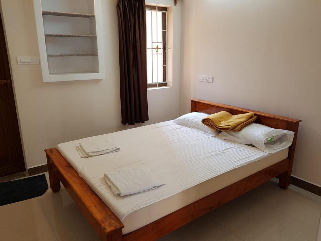 Ένα ή περισσότερα κρεβάτια σε δωμάτιο στο Siva Giri Homes