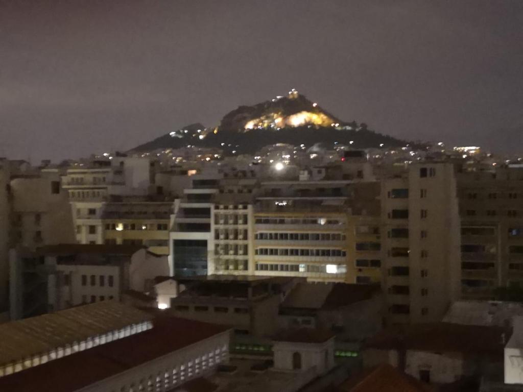 Triple A - Acropolis View in the City Center - FREE Parking! - 山景公寓