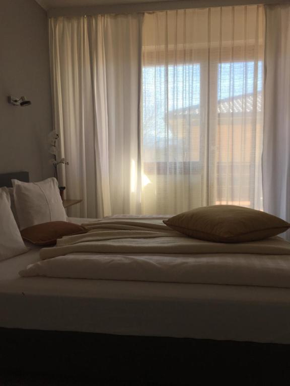 Letto o letti in una camera di Dietrichsteinerhof Apartments & Rooms