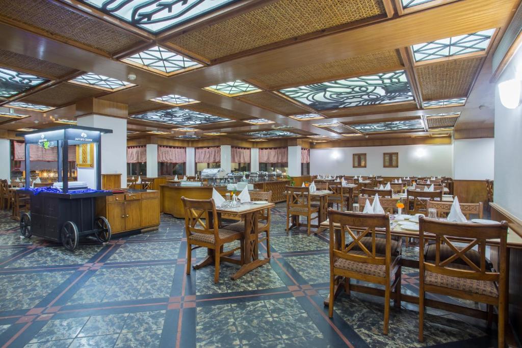 Veitingastaður eða matsölustaður á Hotel Pokhara Grande