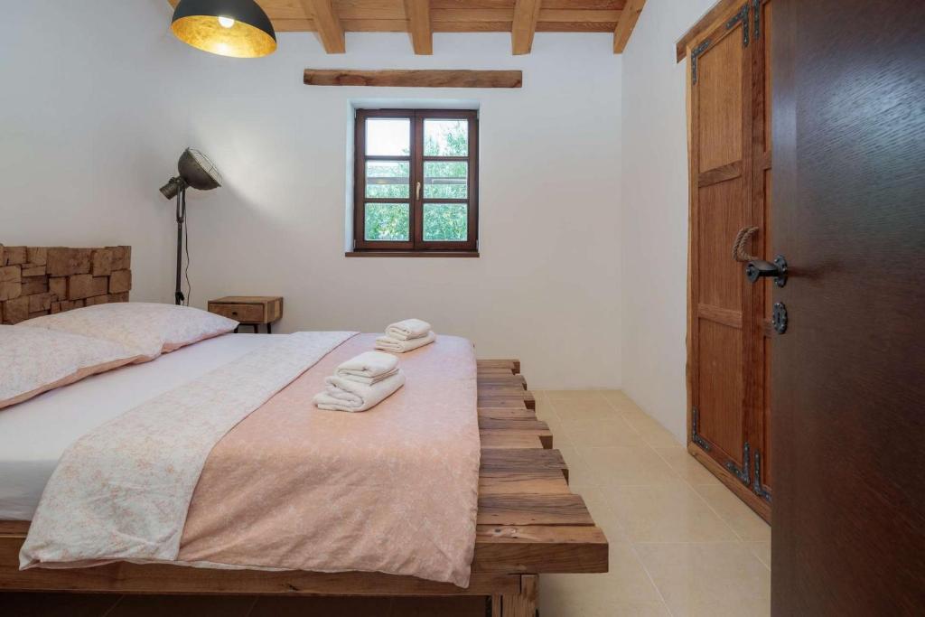 Postel nebo postele na pokoji v ubytování Villa Didovi Dvori