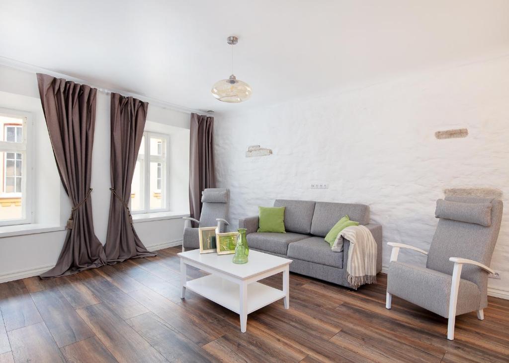 Blacksmith Old Town Apartments - Superior Apartment