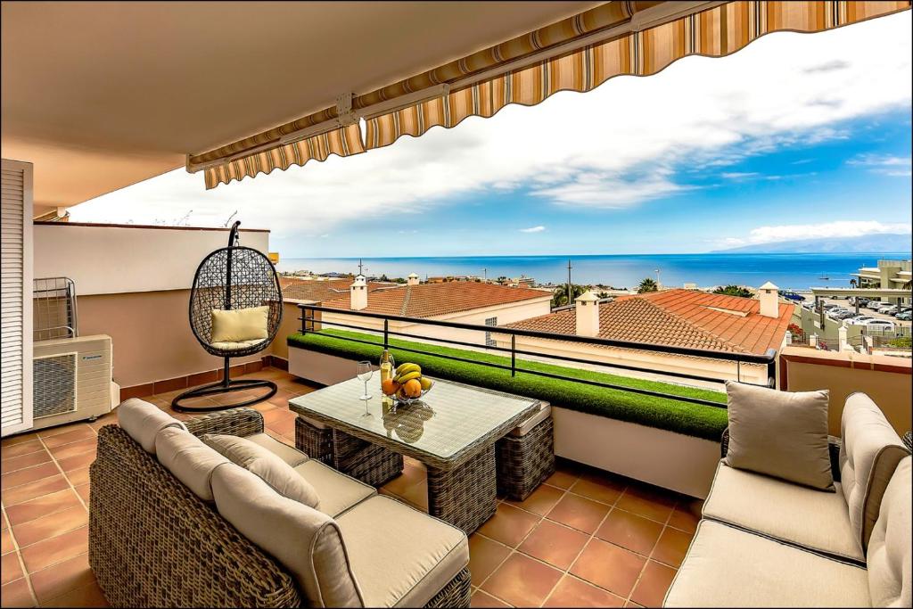 Un balcon sau o terasă la Apartment with spectacular view in Puerto Santiago