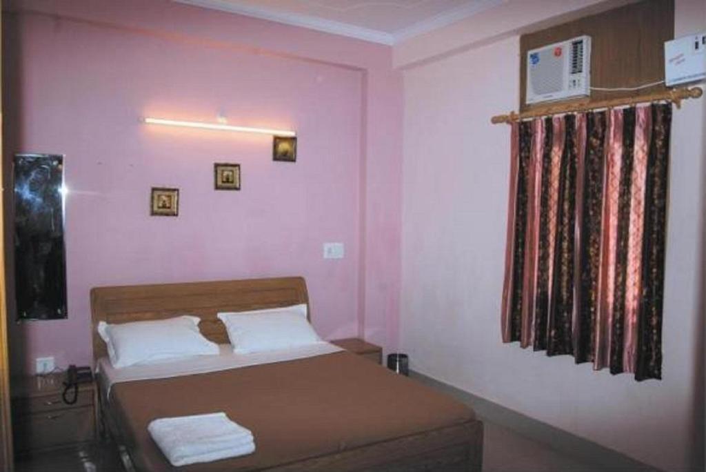 Postel nebo postele na pokoji v ubytování Hotel Landmark