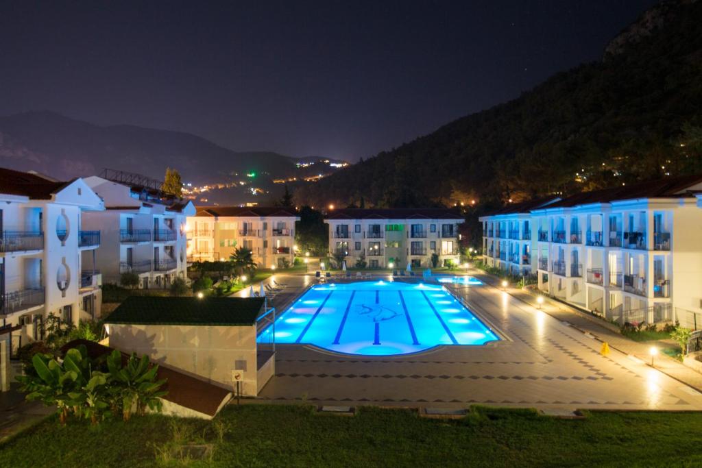 Bazén v ubytování Belcekum Beach Hotel nebo v jeho okolí