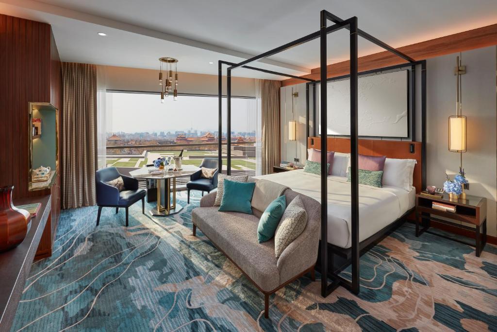 Postel nebo postele na pokoji v ubytování Mandarin Oriental Wangfujing, Beijing