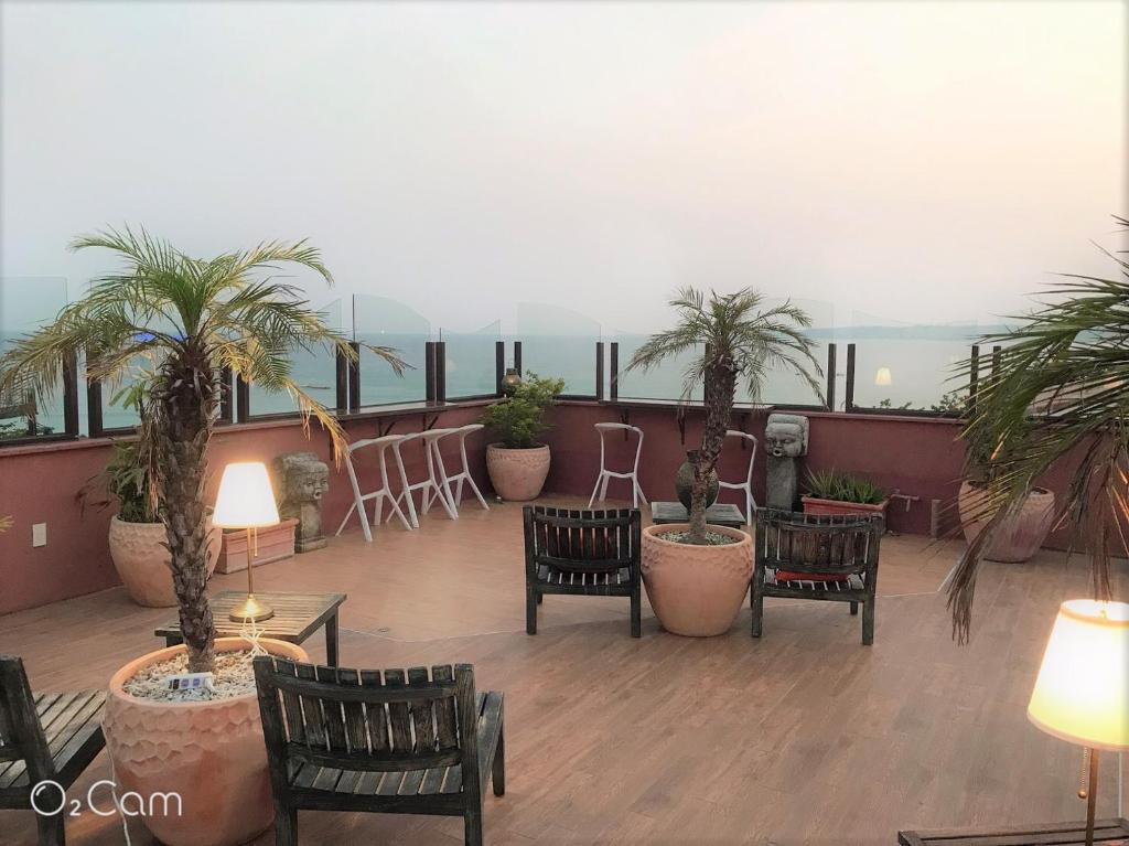 A general sea view or a sea view taken from the homestay