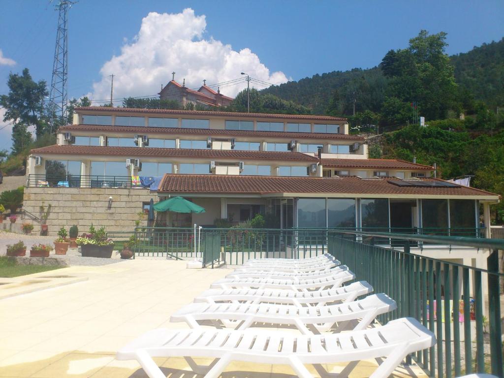 Nespecifikovaný výhled na hory nebo výhled na hory při pohledu z hotelu