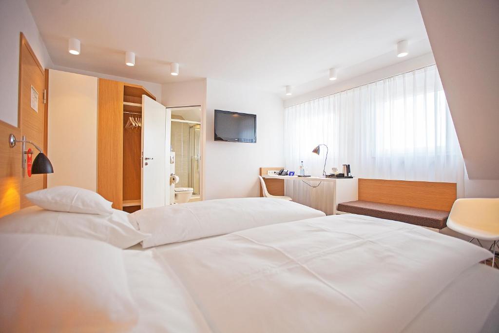 Postel nebo postele na pokoji v ubytování Hotel Waldhorn