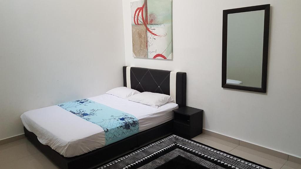 Легло или легла в стая в Jauzara Homestay Berkolam Renang