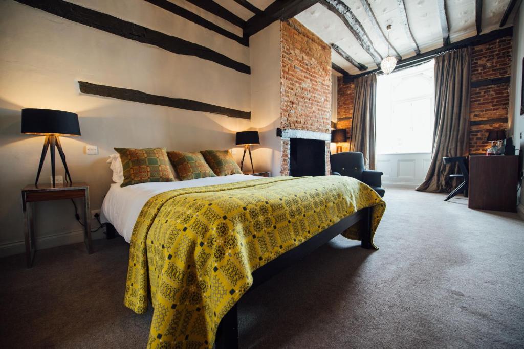 Postel nebo postele na pokoji v ubytování Kings Arms Hotel