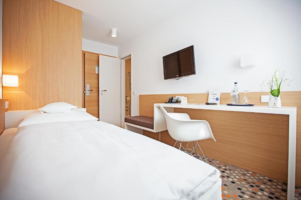 Postel nebo postele na pokoji v ubytování Hotel Waldhorn