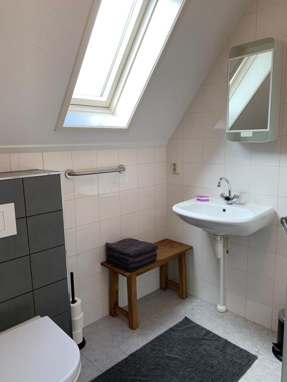 Vonios kambarys apgyvendinimo įstaigoje Stadslogement By Peek