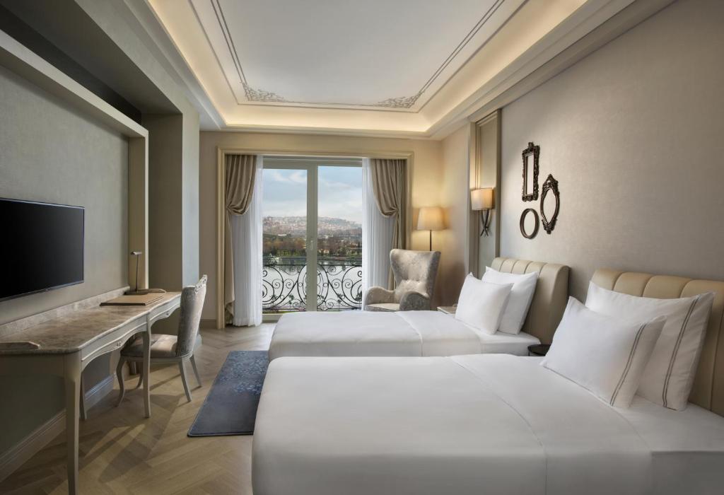 Postel nebo postele na pokoji v ubytování Lazzoni Hotel
