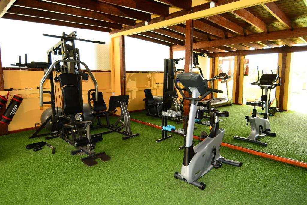 Fitness centrum a/nebo fitness zařízení v ubytování Villamar Hotel