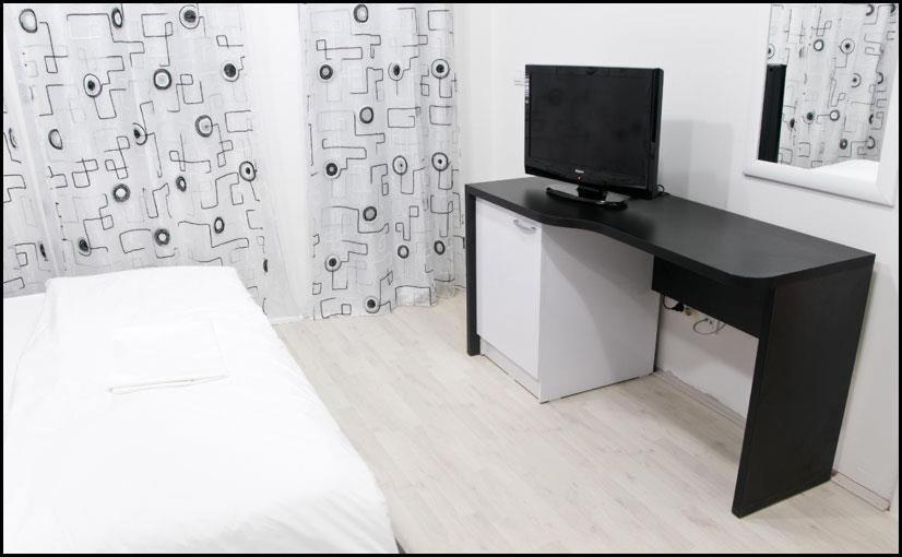 TV a/nebo společenská místnost v ubytování Hotel Leder