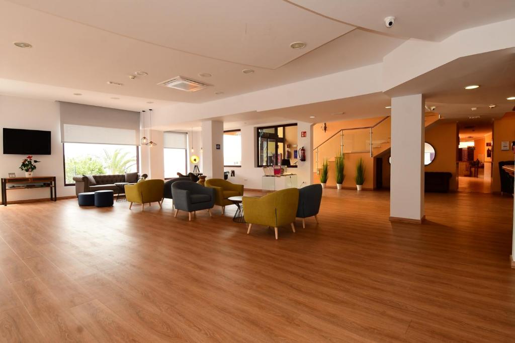 TV a/nebo společenská místnost v ubytování Villamar Hotel