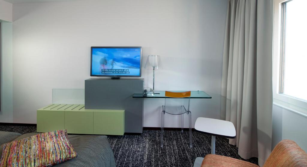 TV a/nebo společenská místnost v ubytování Quality Hotel Luleå