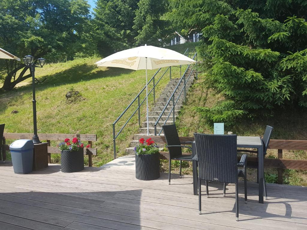 Ein Garten an der Unterkunft Olivin Kytlice Hiker Huts