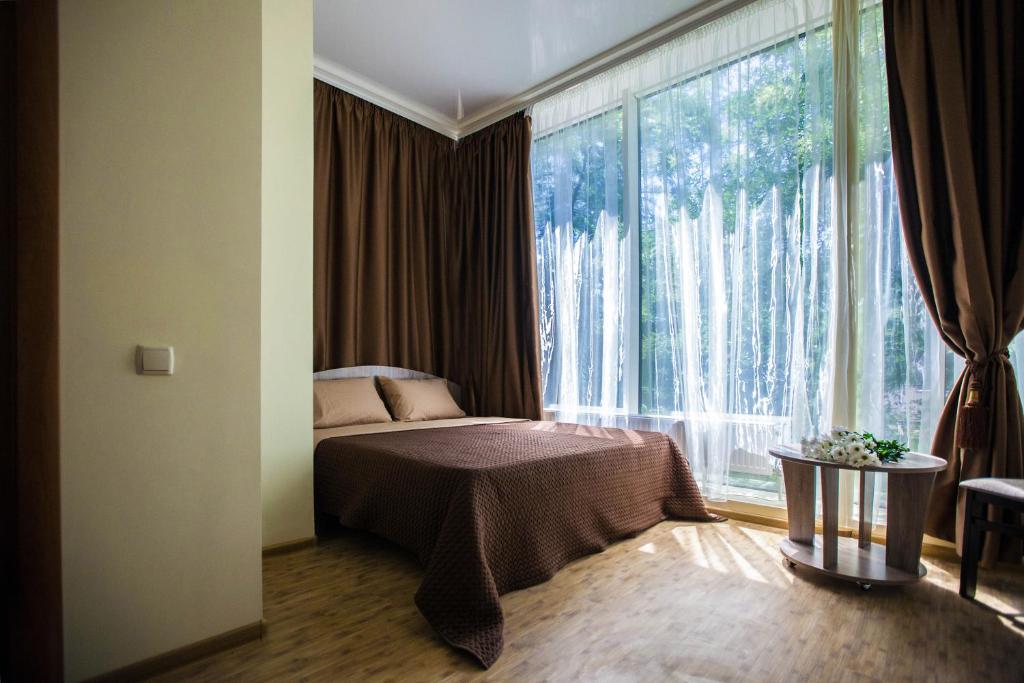 Postel nebo postele na pokoji v ubytování Arnautskiy Hotel