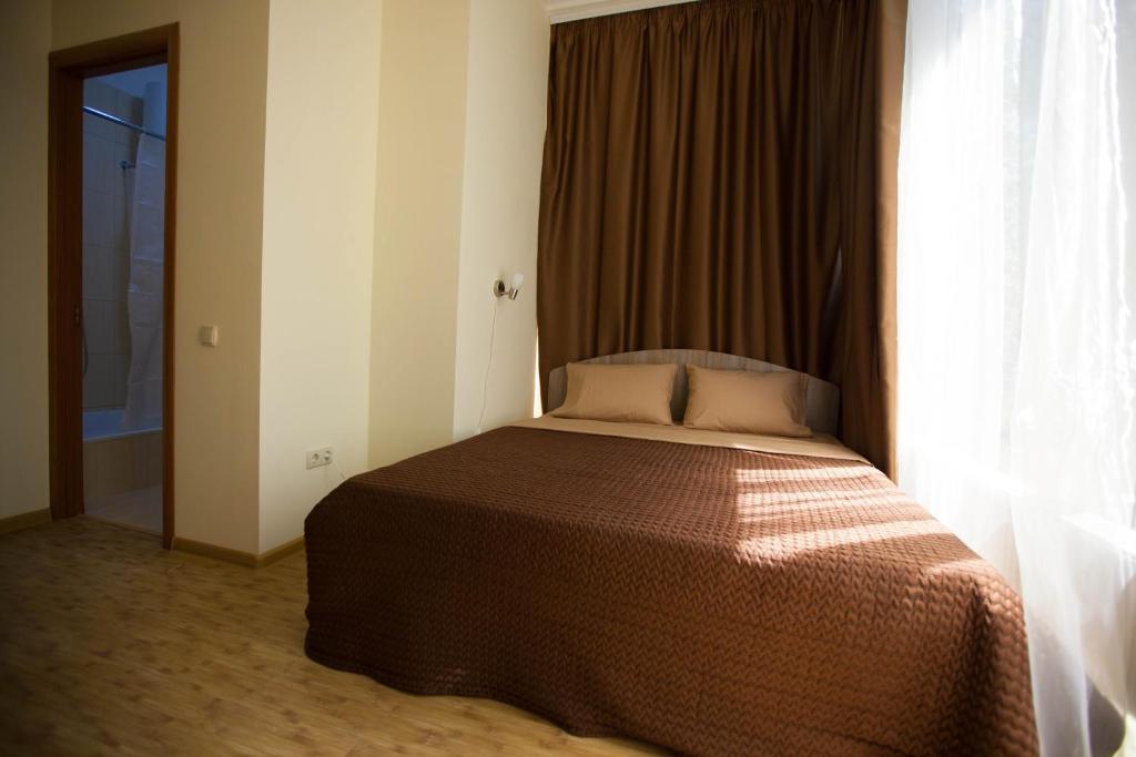 Postel nebo postele na pokoji v ubytování Arnautskiy Hotel