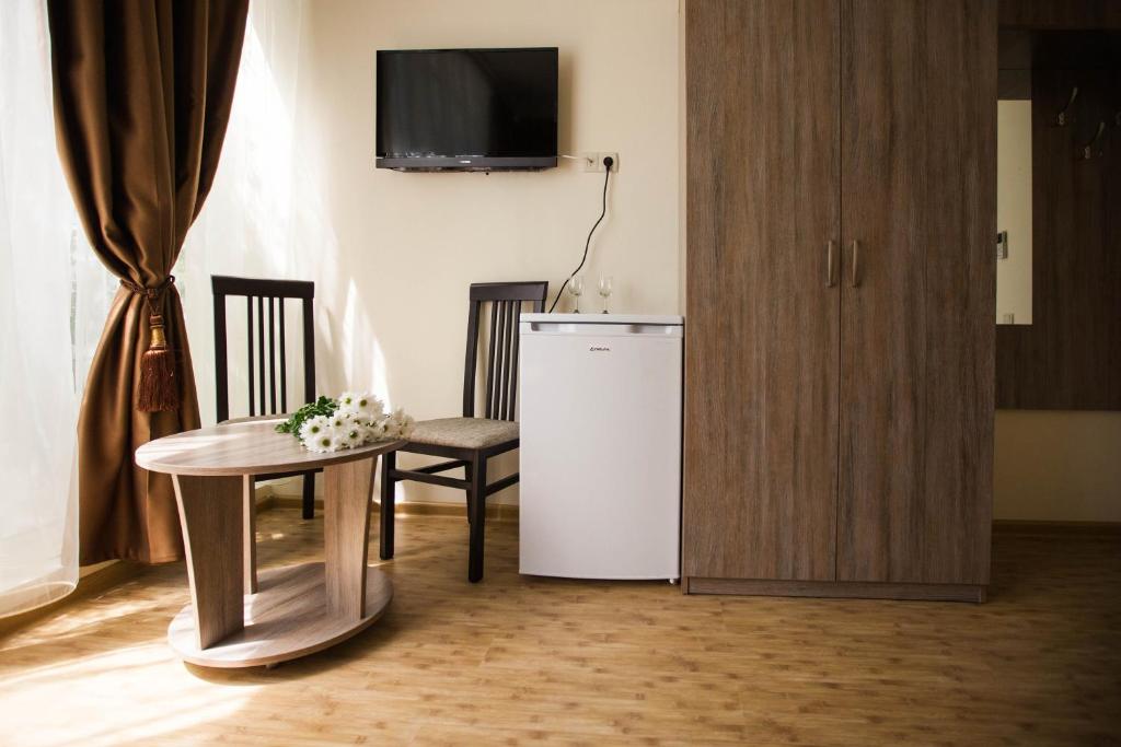 Kuchyň nebo kuchyňský kout v ubytování Arnautskiy Hotel