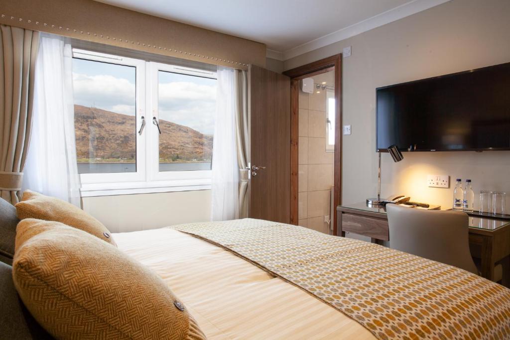 Postel nebo postele na pokoji v ubytování Cruachan Hotel