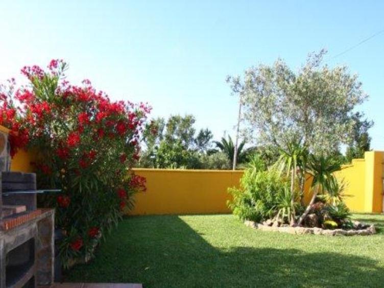 Ogród w obiekcie Chalet la Huerta 2 amplios jardines barbacoa y WiFi