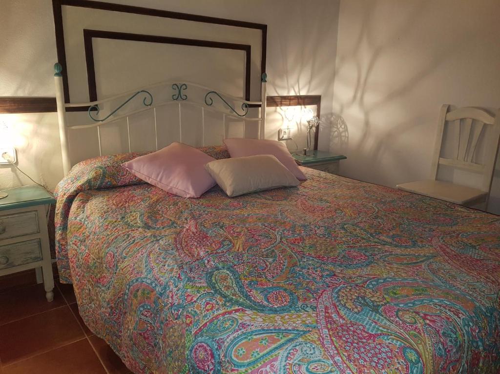 Łóżko lub łóżka w pokoju w obiekcie Chalet la Huerta 2 amplios jardines barbacoa y WiFi