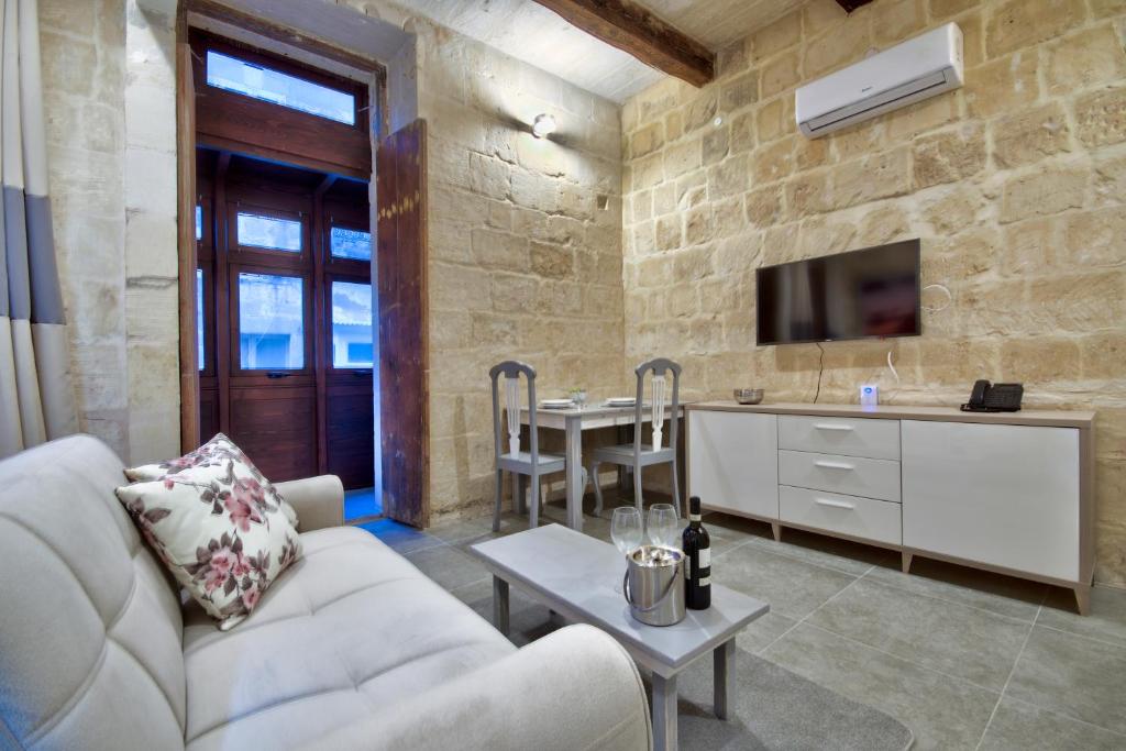 TV a/nebo společenská místnost v ubytování Laparelli Suites: Luxury Suite 2